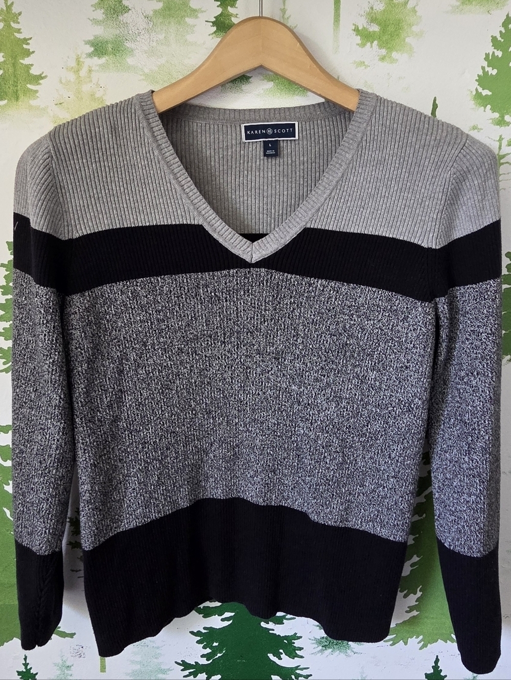 Karen Scott Black & Gray Colorblock V-Neck Sweater